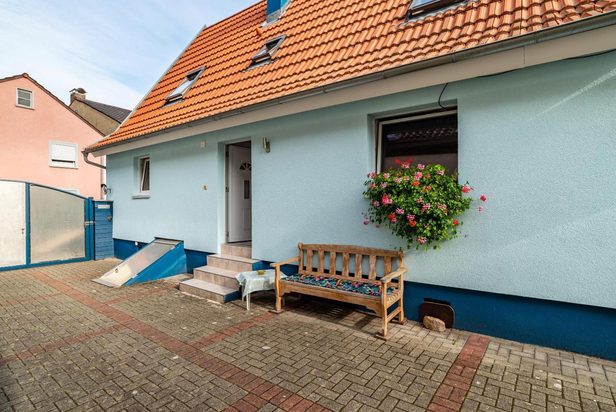 Ferienwohnung Blaues Haus Ubstadt-Weiher Exteriör bild